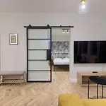 Aparthotel In - Stare *