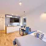 Aparthotel In - Stare *